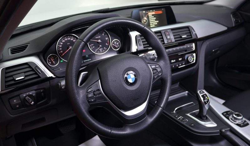 BMW 320d Touring lleno