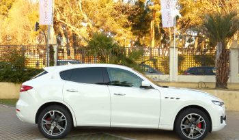 MASERATI Levante V6 275 HP D AWD lleno