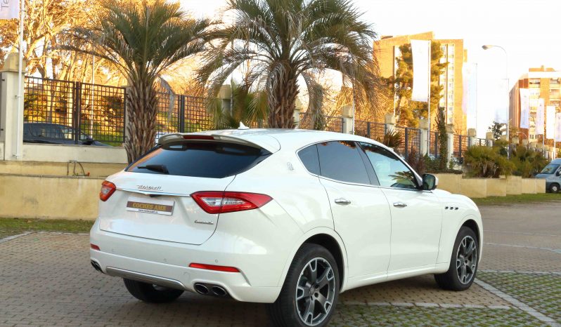 MASERATI Levante V6 275 HP D AWD lleno