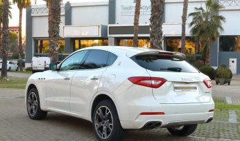 MASERATI Levante V6 275 HP D AWD lleno