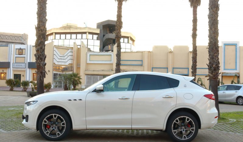 MASERATI Levante V6 275 HP D AWD lleno