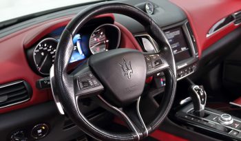 MASERATI Levante V6 275 HP D AWD lleno