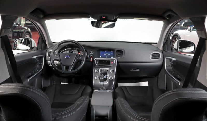 VOLVO V60 2.0 D3 Momentum lleno