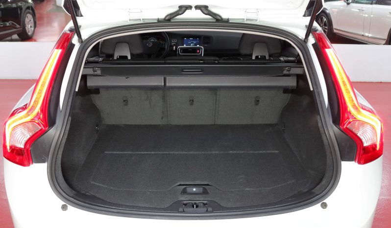 VOLVO V60 2.0 D3 Momentum lleno