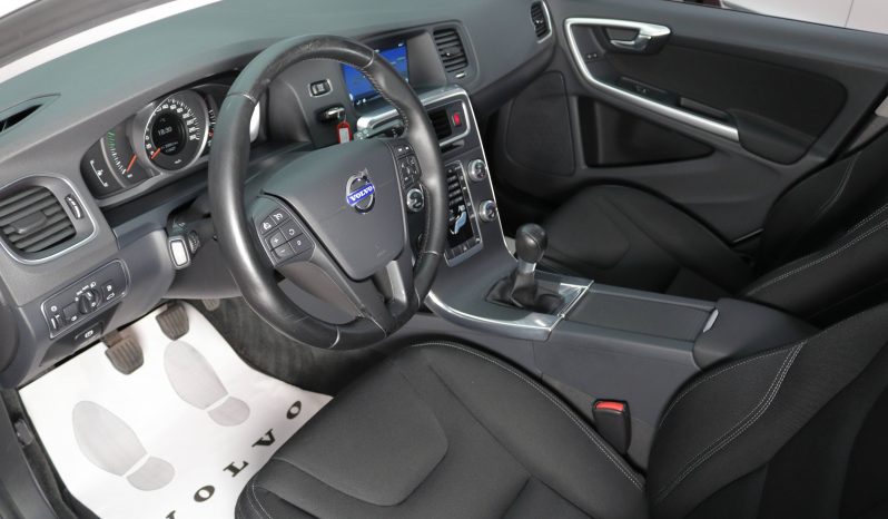 VOLVO V60 2.0 D3 Momentum lleno