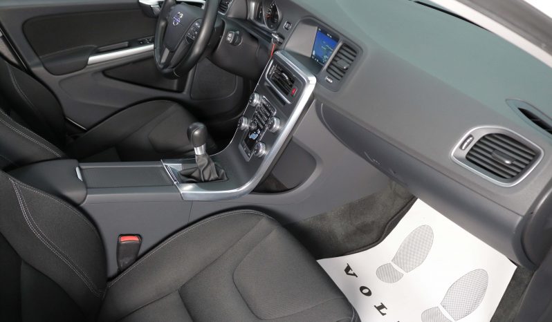 VOLVO V60 2.0 D3 Momentum lleno