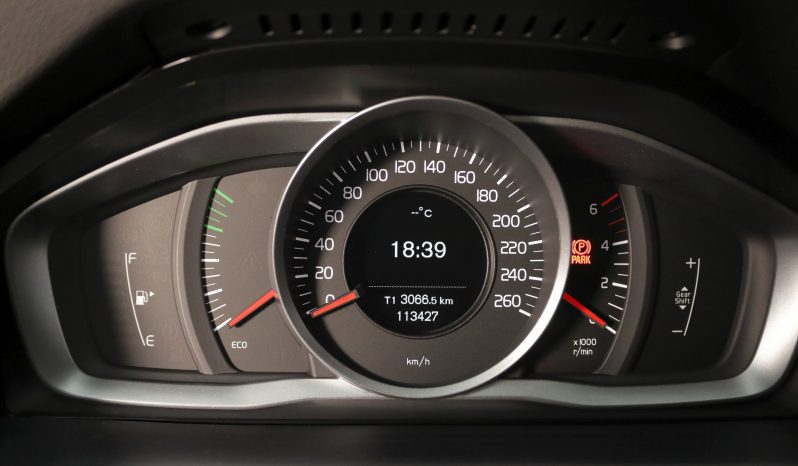 VOLVO V60 2.0 D3 Momentum lleno
