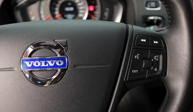 VOLVO V60 2.0 D3 Momentum lleno