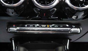 MERCEDES-BENZ CLA 200 lleno
