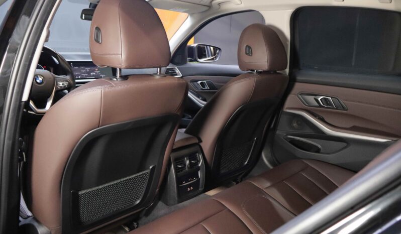 BMW 330e lleno