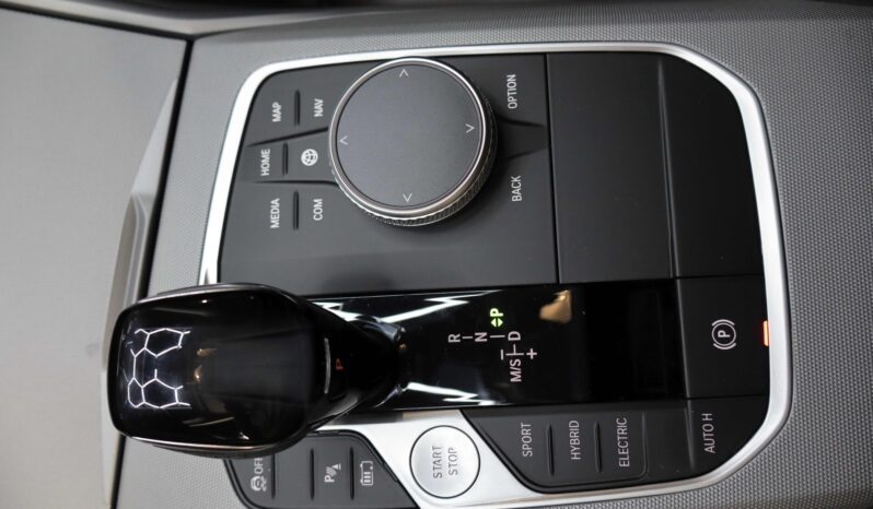 BMW 330e lleno