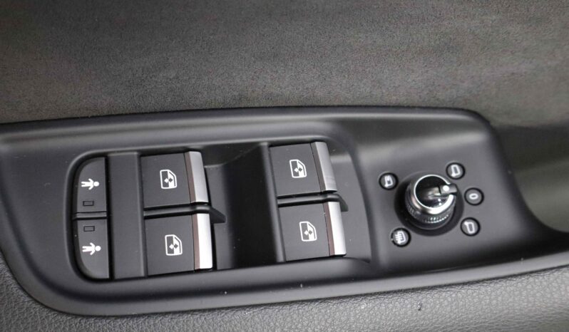 AUDI Q7 S line 60TFSIe quattro lleno