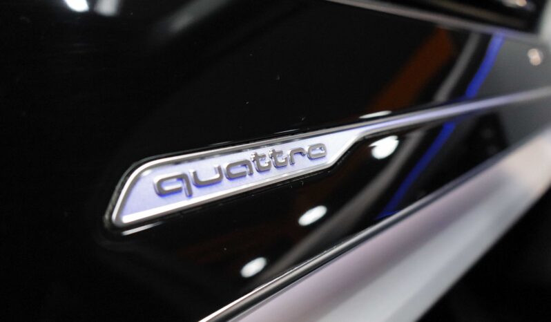 AUDI Q7 S line 60TFSIe quattro lleno