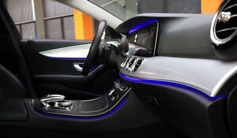 MERCEDES-BENZ E 200d lleno
