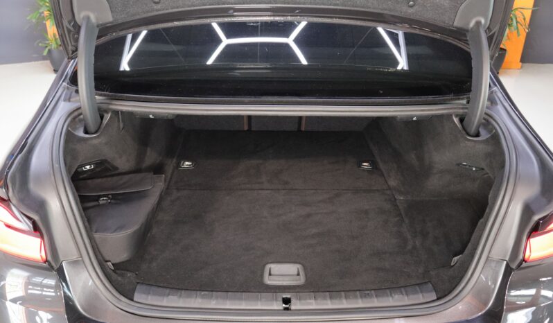 BMW 530e lleno
