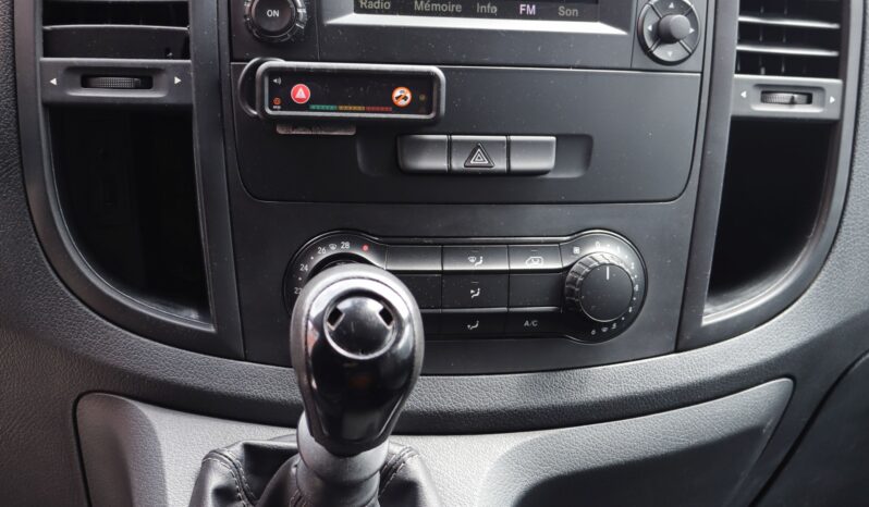 MERCEDES-BENZ Vito 111 CDI lleno