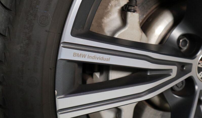 BMW 330e lleno