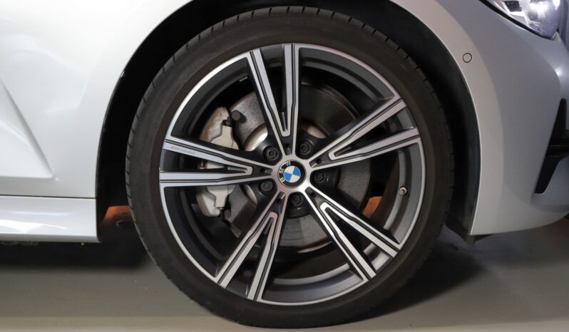 BMW 330e lleno