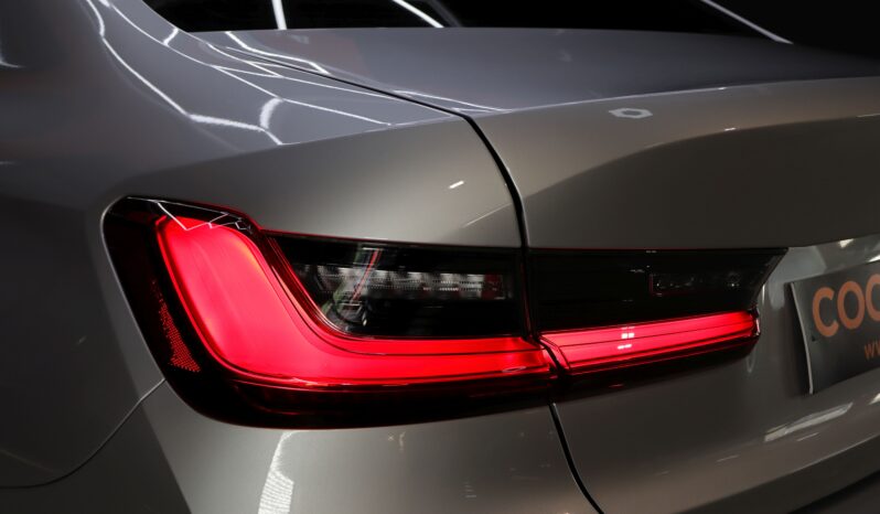 BMW 330e lleno