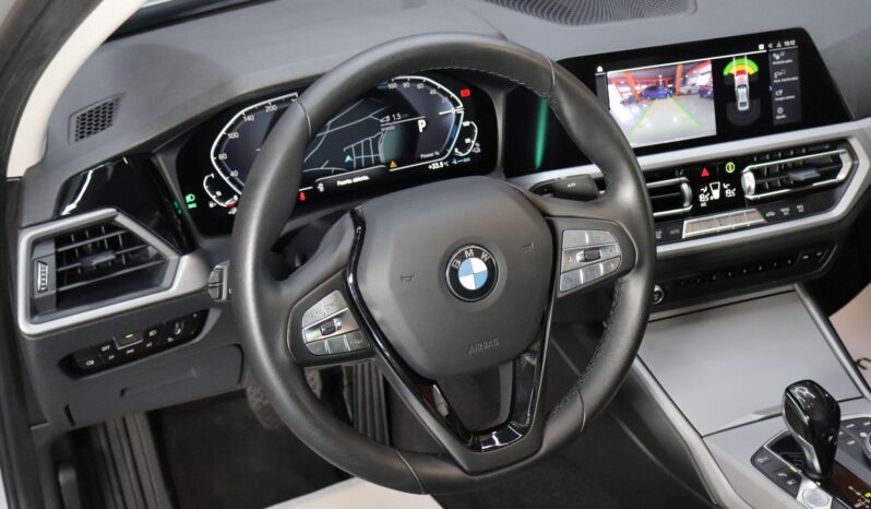 BMW 330e lleno