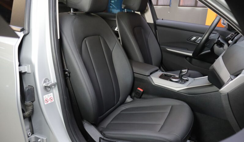 BMW 330e lleno