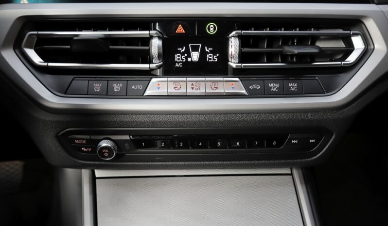 BMW 330e lleno