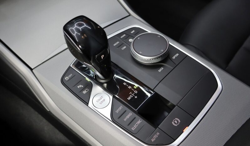 BMW 330e lleno