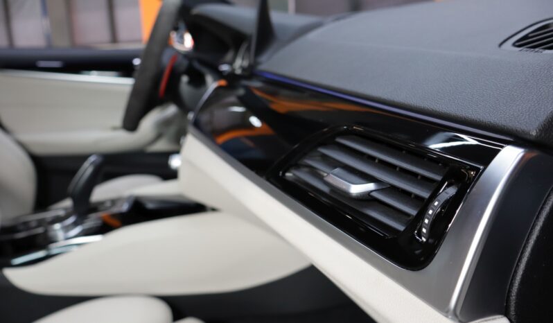 BMW 530e M iPerformance lleno