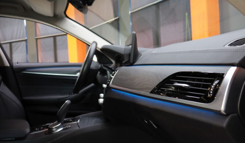 BMW 530e xDrive Touring lleno