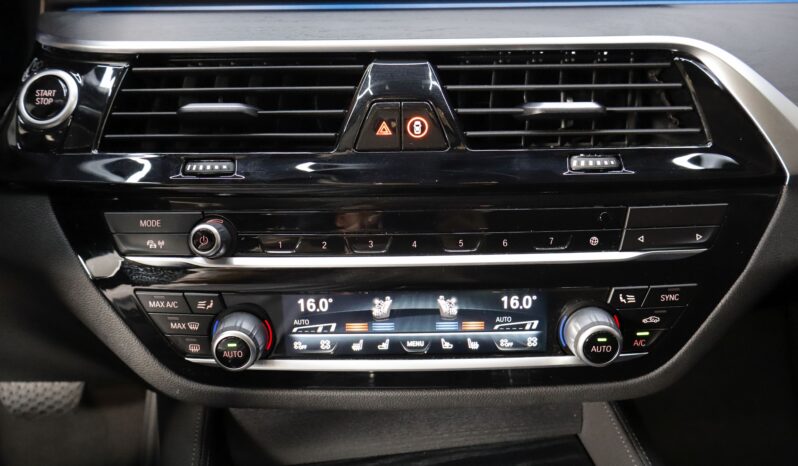 BMW 530e xDrive Touring lleno