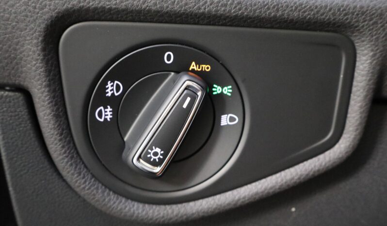 VOLKSWAGEN Touran SOUND 2.0TDI 150CV DSG lleno
