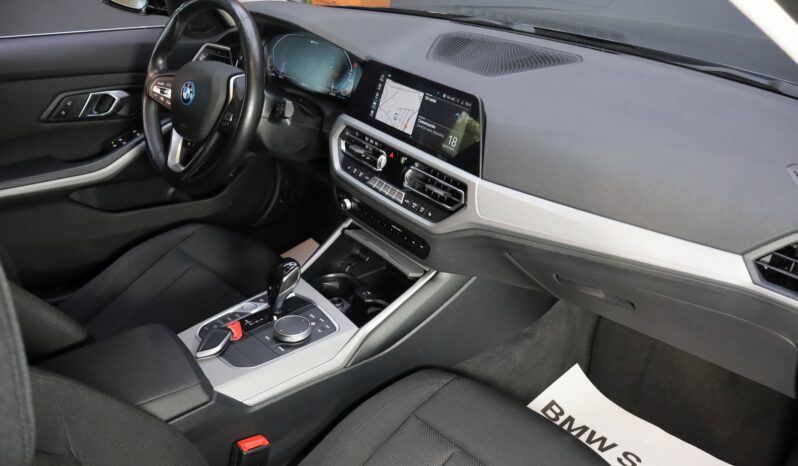 BMW 320e xDrive Touring lleno