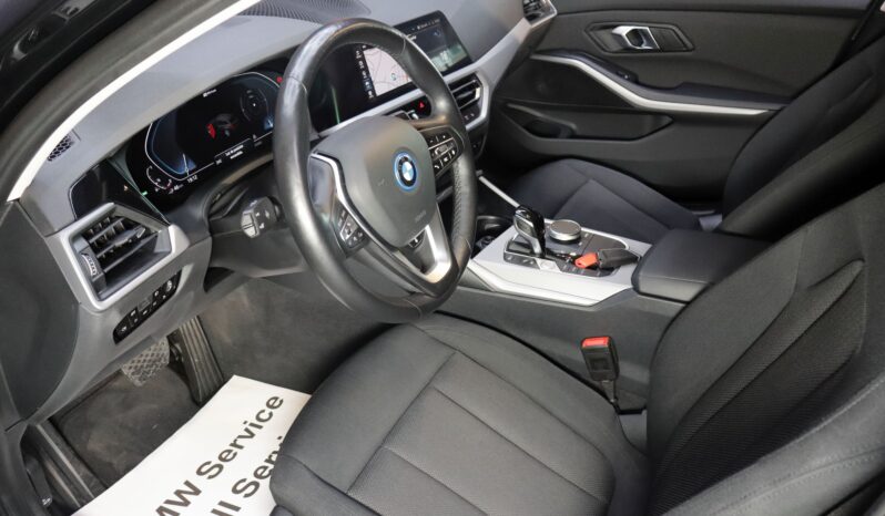 BMW 320e xDrive Touring lleno