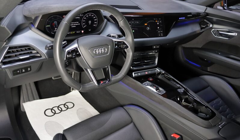 AUDI e-tron GT RS quattro lleno
