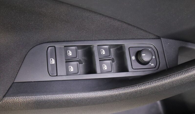 SKODA Kamiq 1.0TSI 115CV DSG Sport lleno