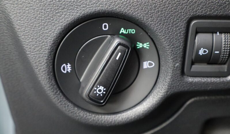 SKODA Kamiq 1.0TSI 115CV DSG Sport lleno