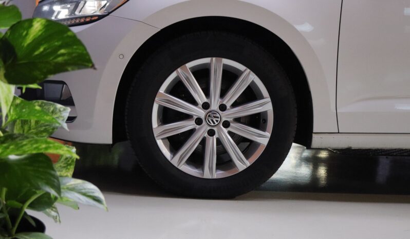 VOLKSWAGEN Touran lleno