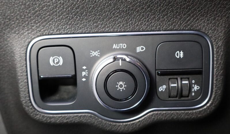 MERCEDES-BENZ GLB 200D lleno