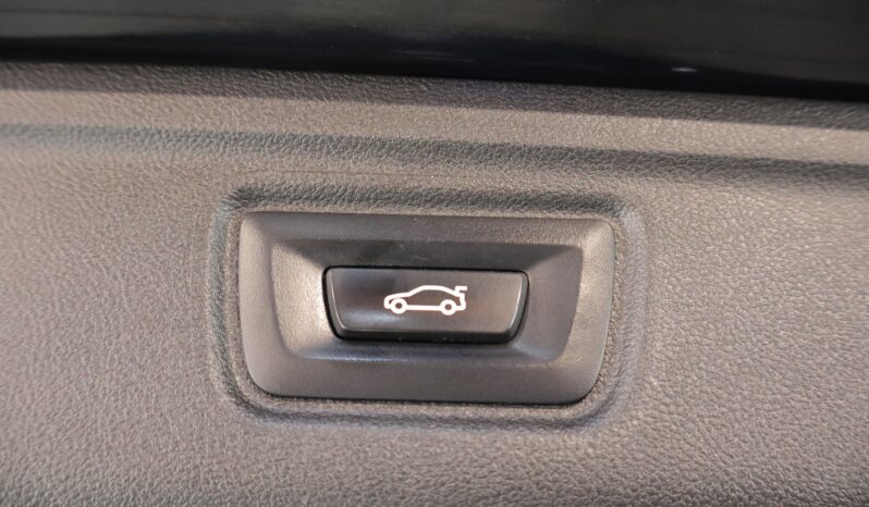 BMW 330e xDrive Touring M lleno