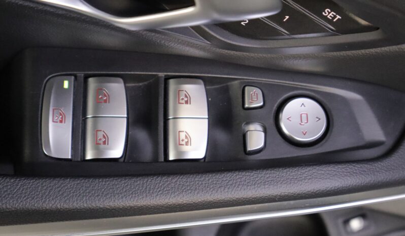 BMW 330e xDrive Touring M lleno