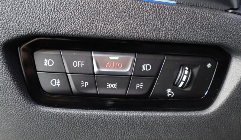 BMW 330e xDrive Touring M lleno