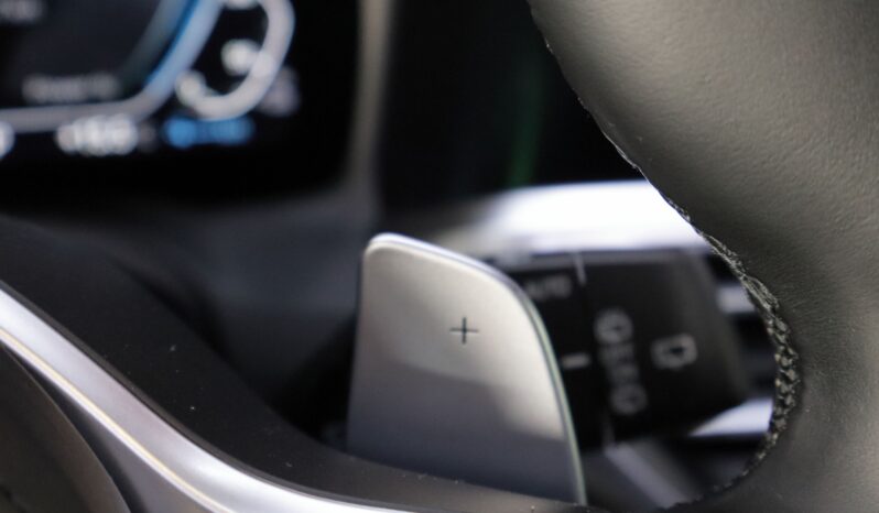 BMW 330e xDrive Touring M lleno