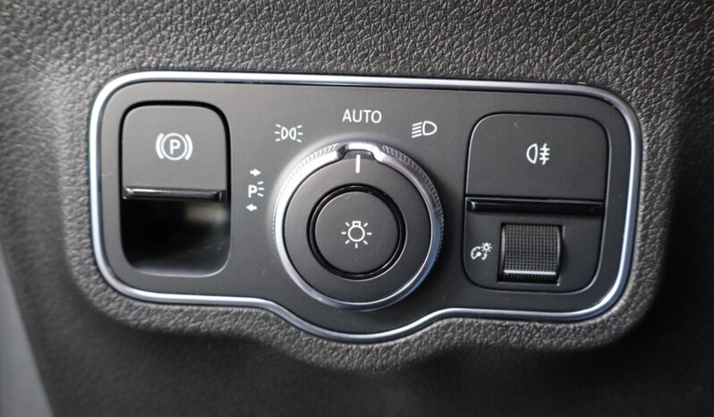 MERCEDES-BENZ GLB 200D lleno