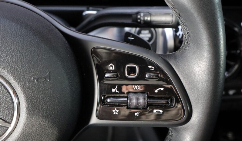 MERCEDES-BENZ GLB 200D lleno