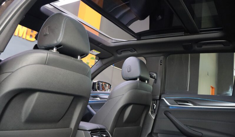 BMW 530e xDrive Touring M lleno