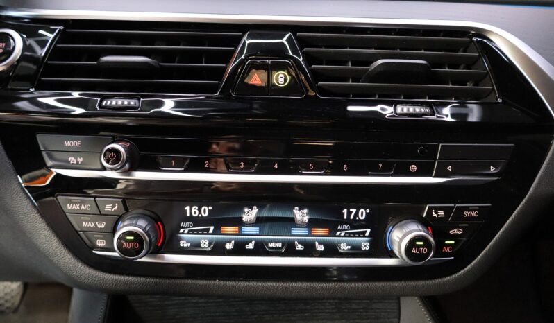 BMW 530e xDrive Touring Luxury Line lleno
