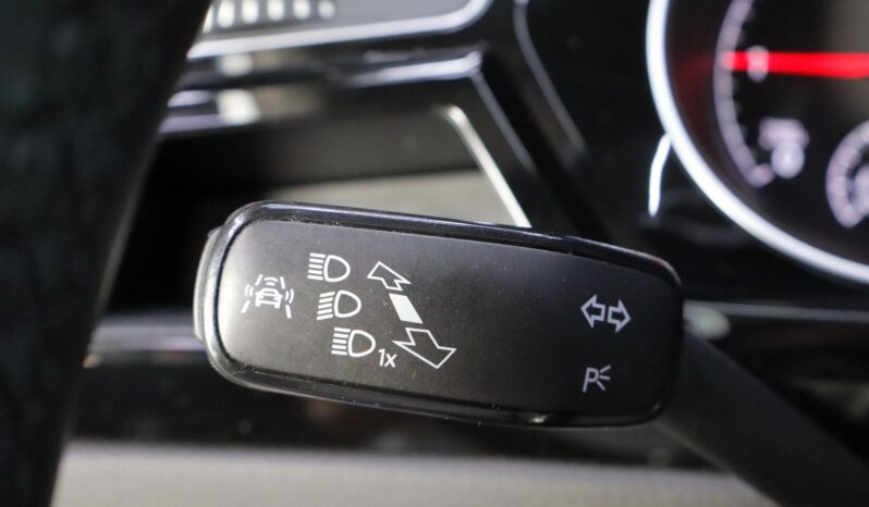 VOLKSWAGEN Touran Sport 2.0TDI DSG lleno