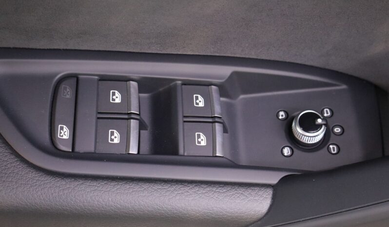 AUDI Q5 45TFSI Black line lleno