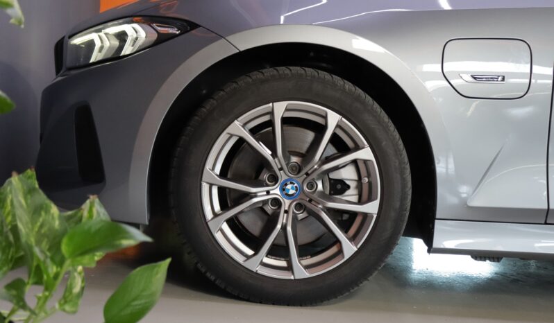 BMW 320e Touring lleno