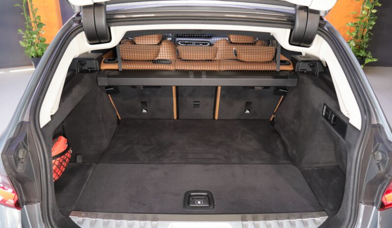 BMW 320e Touring lleno